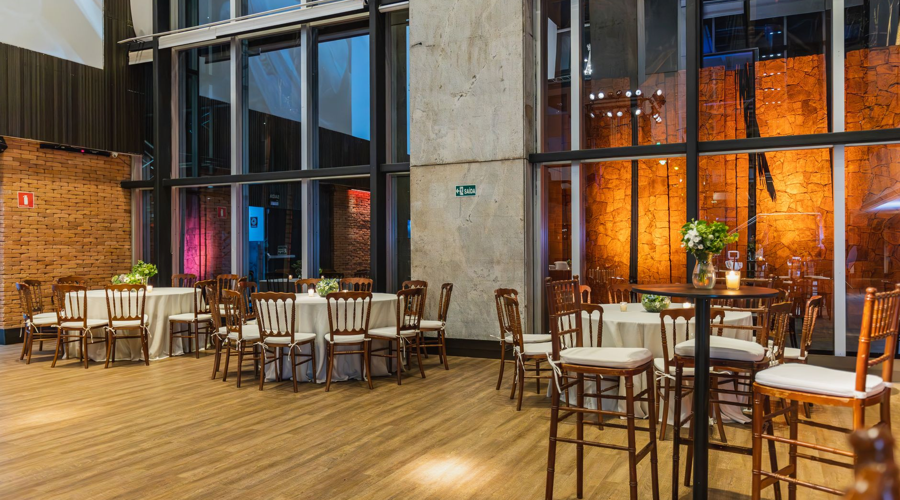 Sál restaurace Travertin